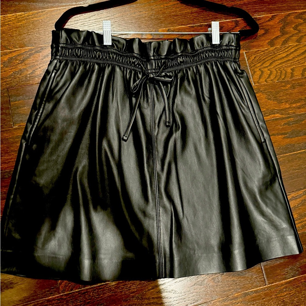 NWT EXPRESS HIGH WAISTED FAUX LEATHER MINI SKIRT- large